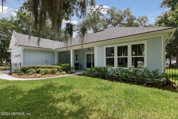 Backyard, Exterior, Facade, Ranch