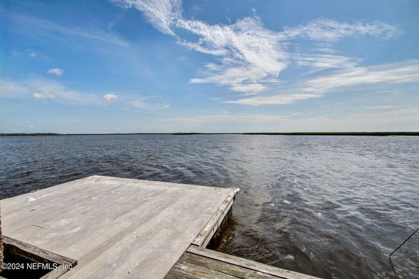 Exterior, Lake