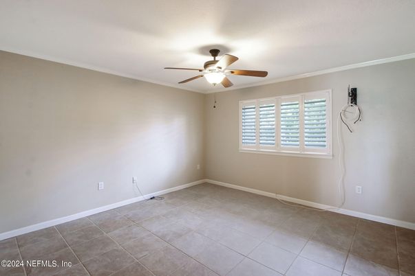 Empty room, Interior