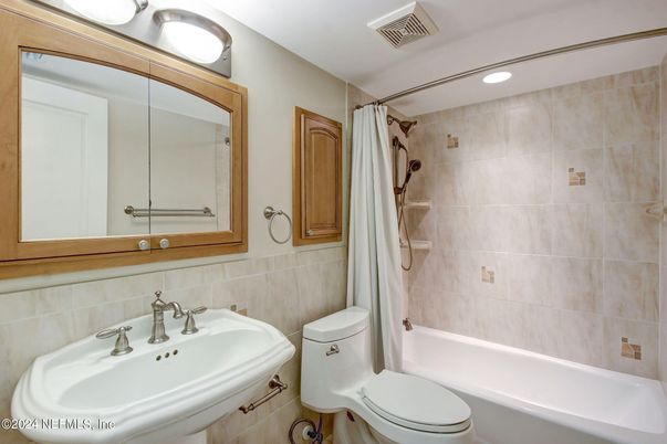 Bathroom, Interior, Recessed Lighting