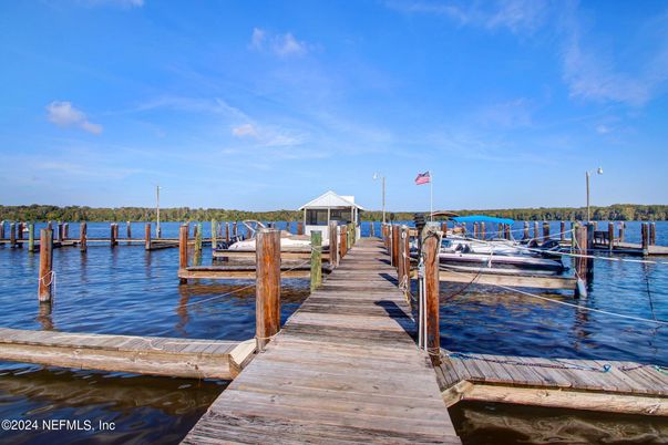 Exterior, Lake