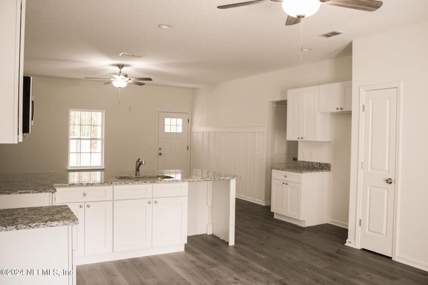 Interior, Recessed Lighting, Wood Texture Flooring