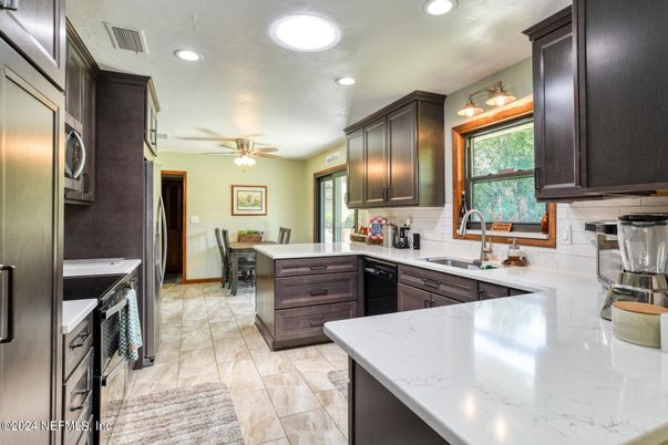 Dining room, Interior, Kitchen, Recessed Lighting