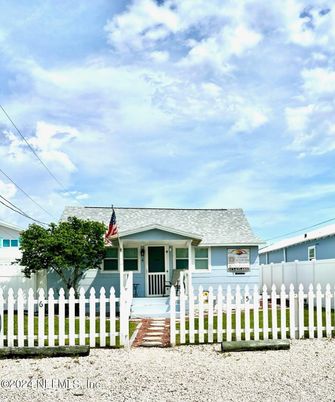 Exterior, Facade, Cape Cod