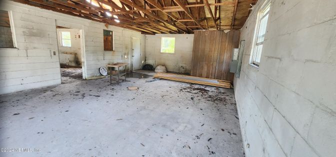 Empty room, Interior, Wooden Beams