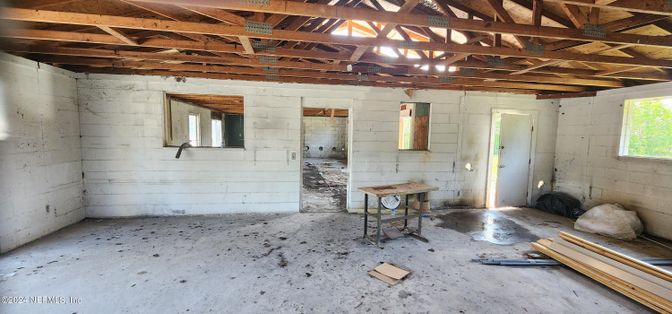 Empty room, Interior, Wooden Beams
