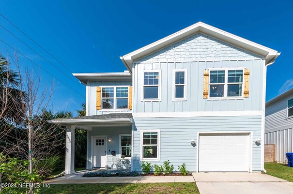 Attached, Exterior, Facade, Farmhouse
