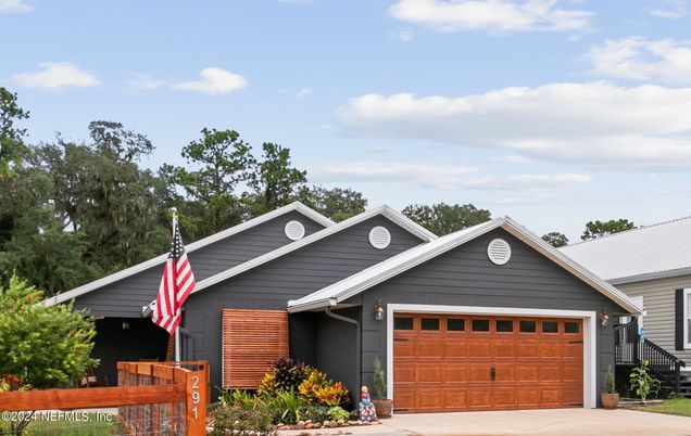 Attached, Exterior, Facade, American Craftsman