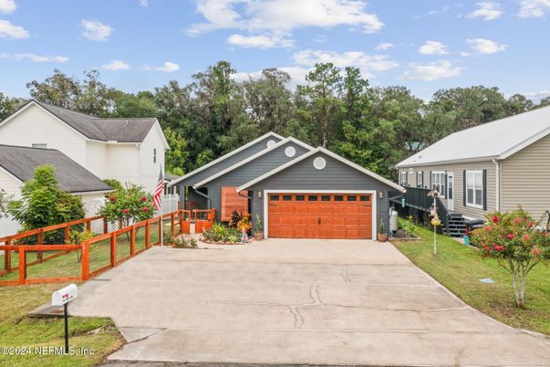 Attached, Exterior, Facade, Ranch