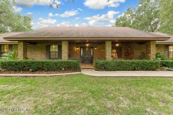 Exterior, Facade, Brick Facade, Ranch