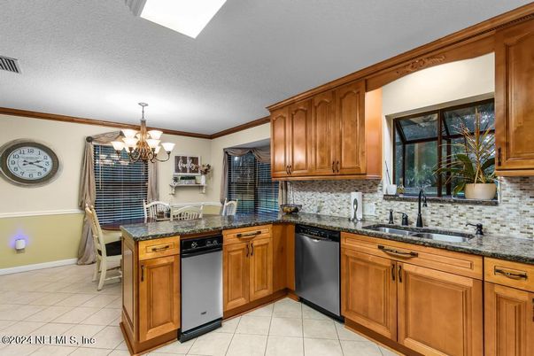 Chandelier, Dining room, Interior, Kitchen