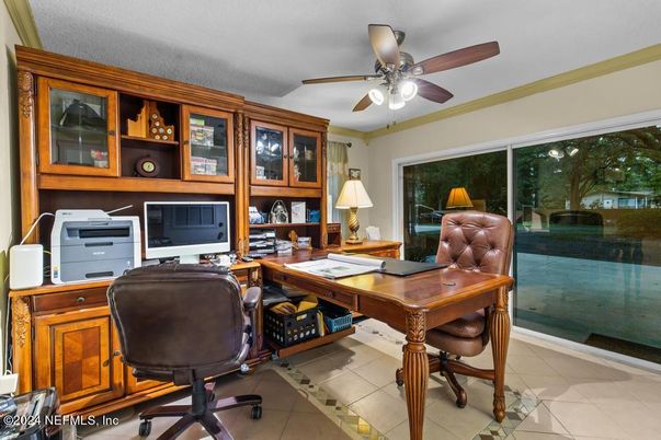 Home Office, Interior