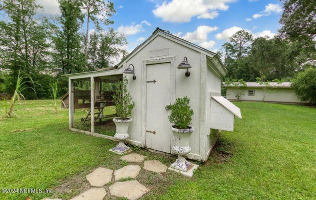 Backyard, Exterior