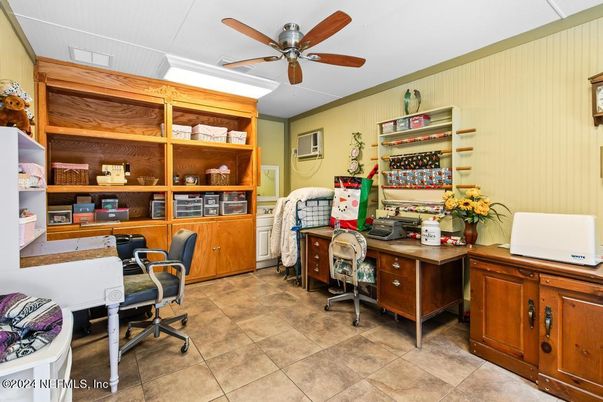 Home Office, Interior
