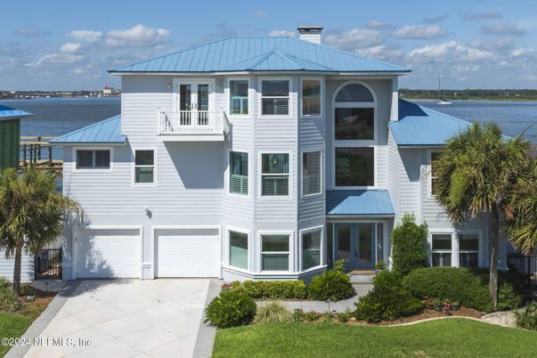 Attached, Exterior, Facade, Water, Queen Anne Victorian