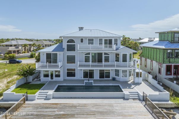 Exterior, Facade, Pool, Condo Building