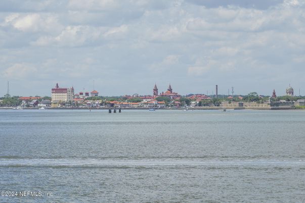 Exterior, Lake