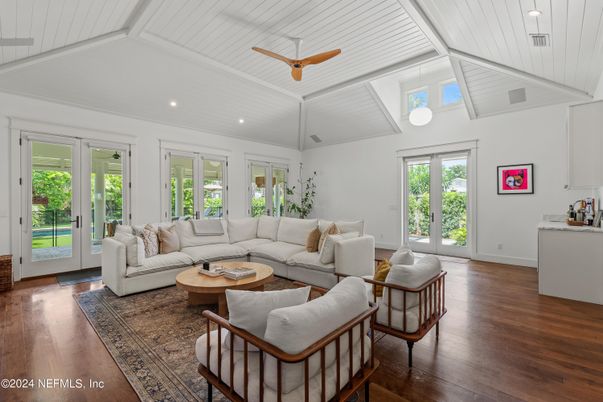 Interior, Living room, Pendant Lights, Recessed Lighting, Wood Texture Flooring
