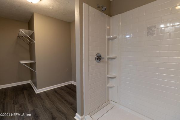 Interior, Walk-in Closets, Wood Texture Flooring