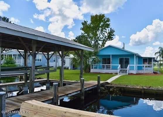 Exterior, Lake
