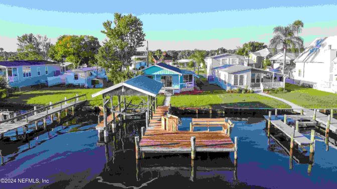 Exterior, Lake