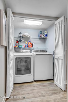 Interior, Utility Closets, Washer, Wood Texture Flooring