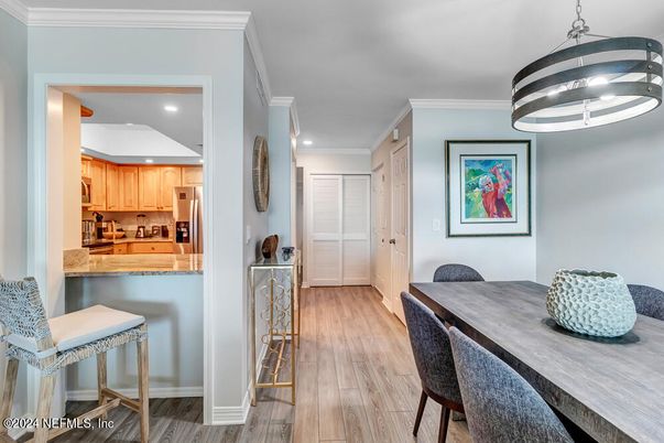 Dining room, Interior, Kitchen, Pendant Lights, Recessed Lighting, Wood Texture Flooring