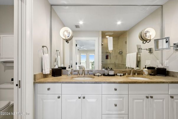 Bathroom, Dual Sink Vanities, Interior, Recessed Lighting