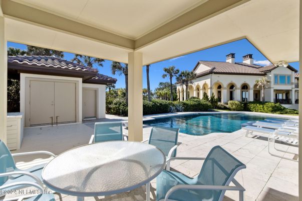Exterior, Playground, Pool