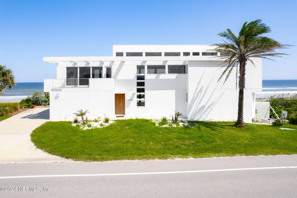 Exterior, Facade, Water, Modern