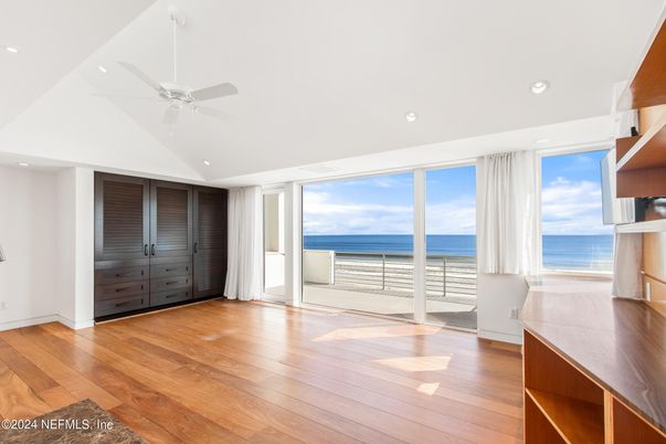 Empty room, Interior, Recessed Lighting, Water, Wood Texture Flooring