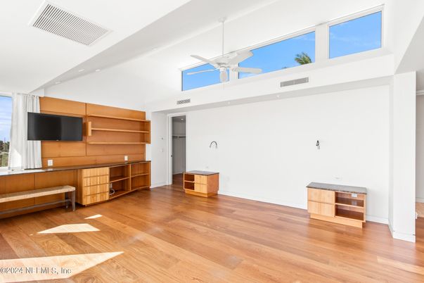 Interior, Recessed Lighting, Wood Texture Flooring