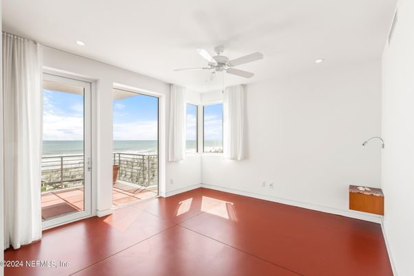 Empty room, Interior, Recessed Lighting, Water