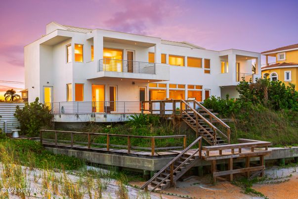 Backyard, Exterior, Facade, Modern