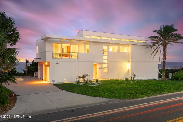 Exterior, Facade, Modern