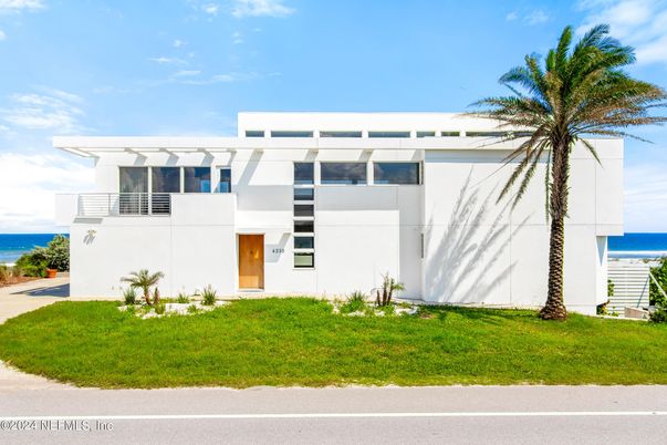 Exterior, Facade, Water, Modern