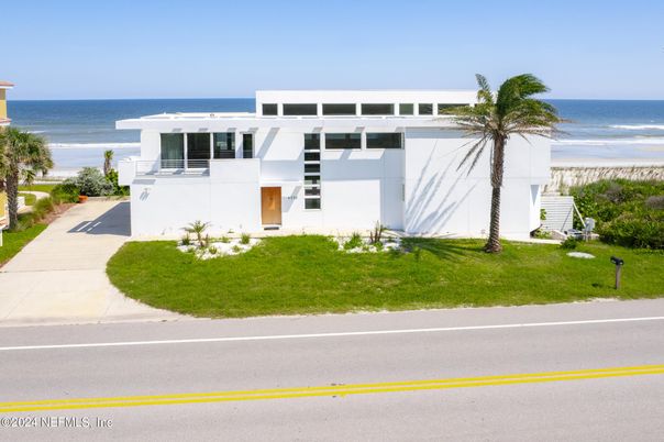 Exterior, Facade, Water, Modern