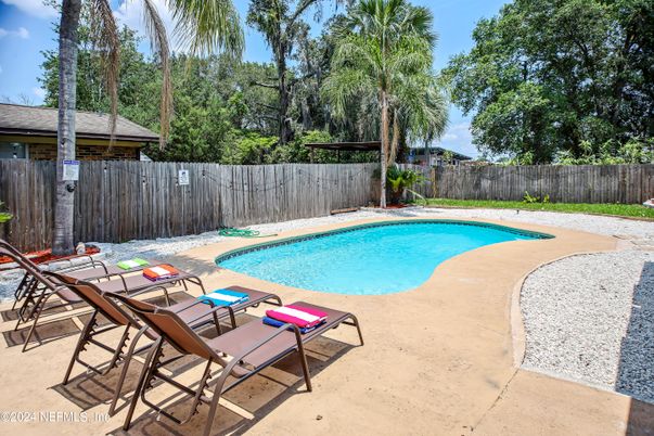 Exterior, Pool
