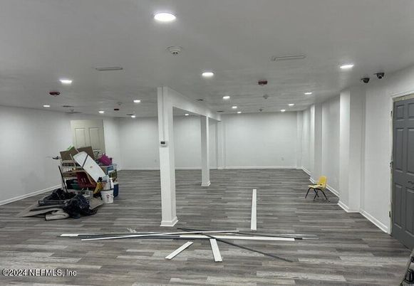 Interior, Recessed Lighting, Wood Texture Flooring