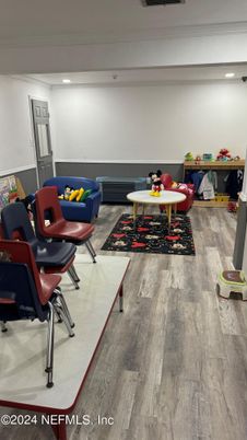 Fitness Equipment, Interior, Recessed Lighting, Wood Texture Flooring