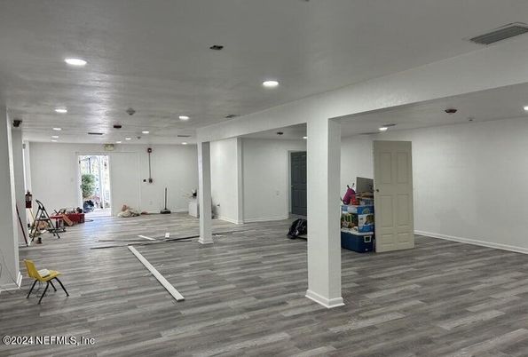 Fitness Equipment, Interior, Recessed Lighting, Wood Texture Flooring