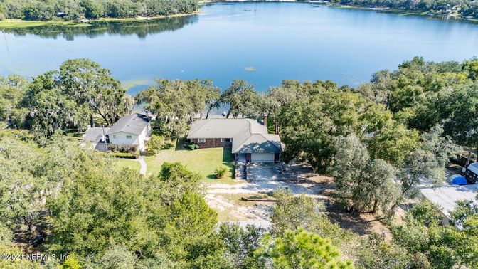 Exterior, Lake