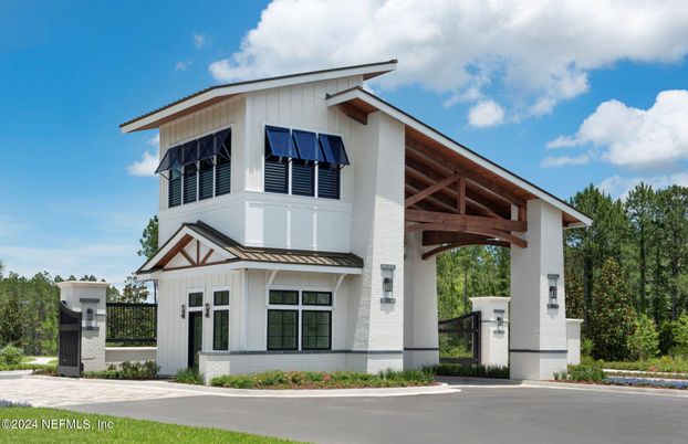 Exterior, Facade, Modern