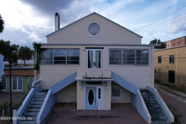Exterior, Facade, None