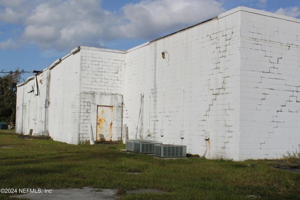 Exterior, Facade, None