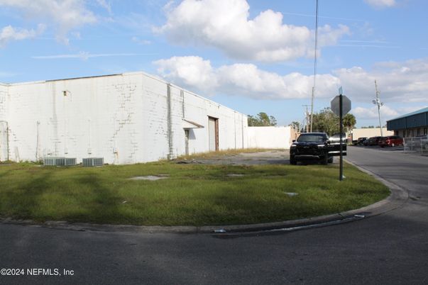 Exterior, Facade, None