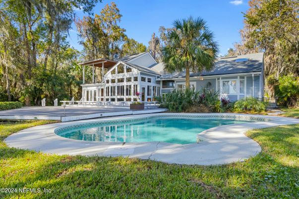 Exterior, Pool