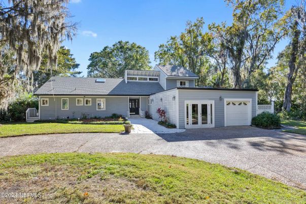 Attached, Exterior, Facade, Ranch