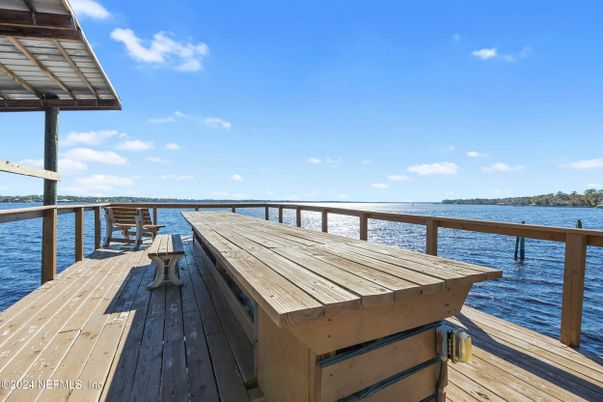 Exterior, Lake