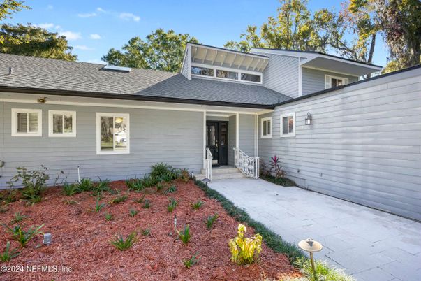 Exterior, Facade, Ranch
